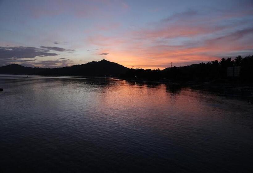 בית מלון כפרי Silver Fern Beach Retreat