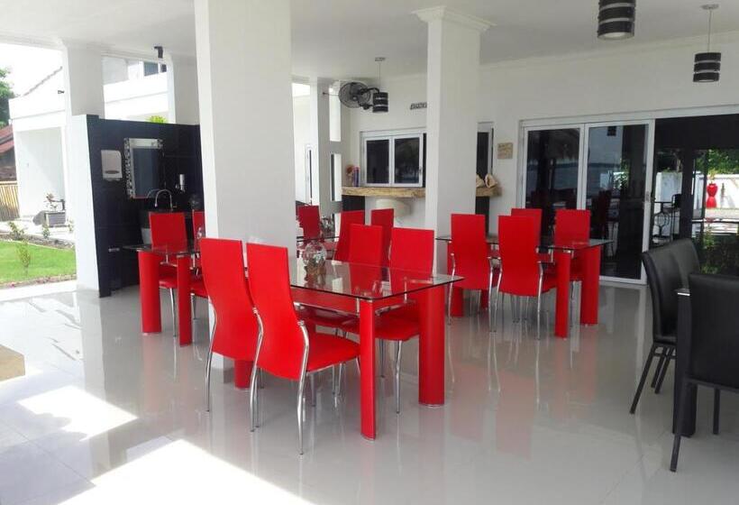 בית מלון כפרי Silver Fern Beach Retreat