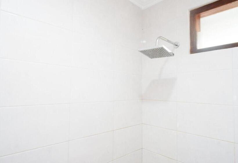 Отель Reddoorz Near Alun Alun Wonosobo 2