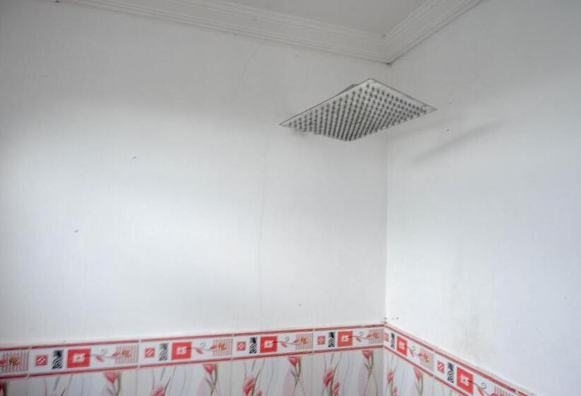 Отель Reddoorz Near Alun Alun Wonosobo 2