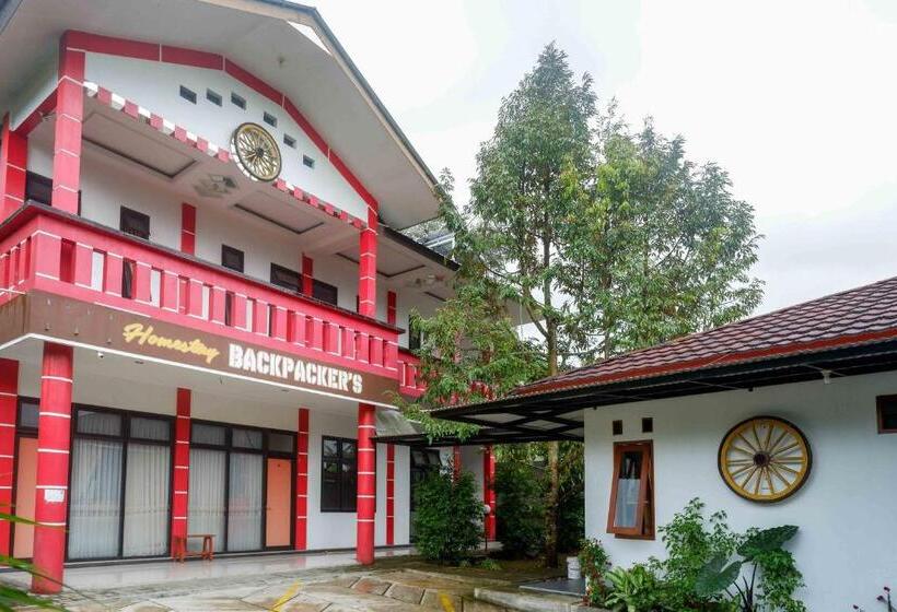 Отель Reddoorz Near Alun Alun Wonosobo 2