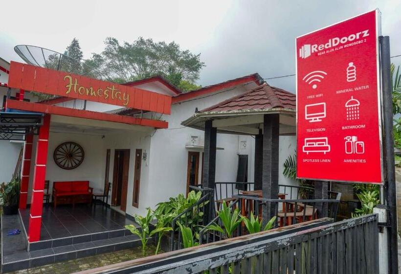 Отель Reddoorz Near Alun Alun Wonosobo 2