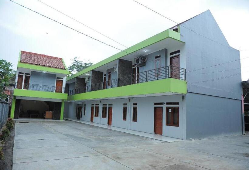 호텔 Spot On 2891 999 Guest House