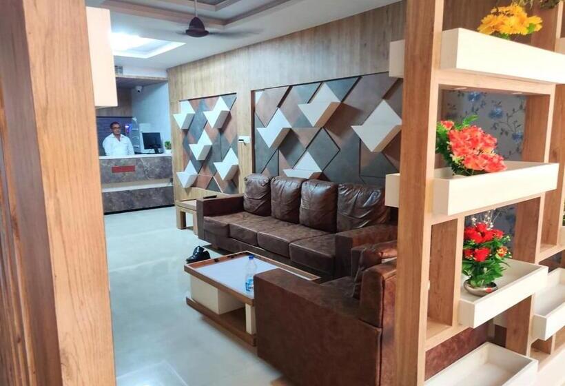 Hotel The Grand Takshak