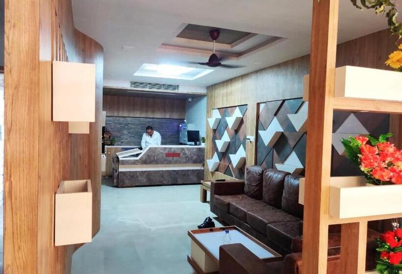 Hotel The Grand Takshak