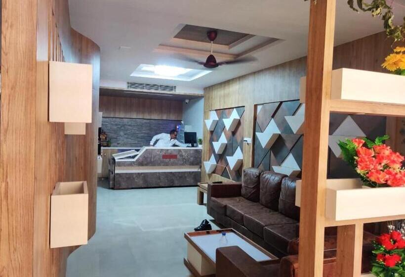 Hotel The Grand Takshak