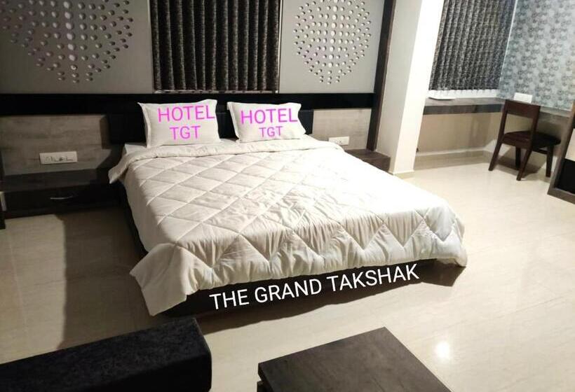 Отель The Grand Takshak