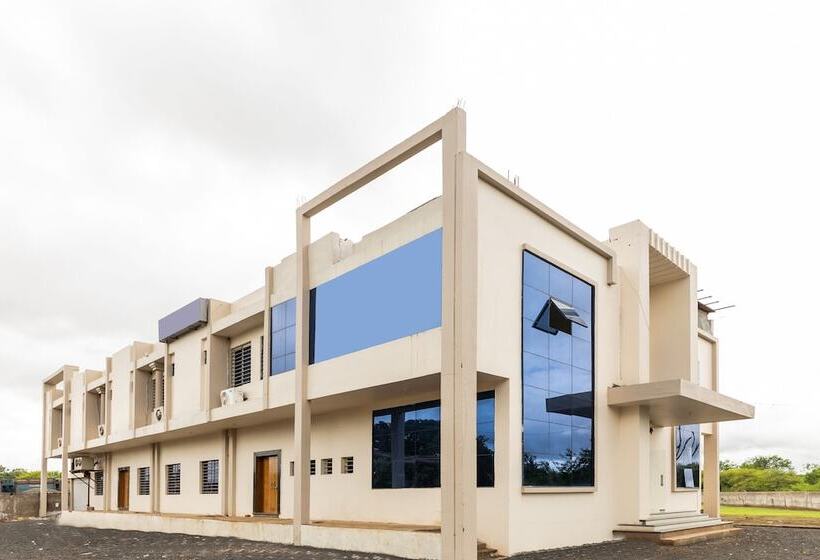 בית מלון כפרי Tirupati Palace