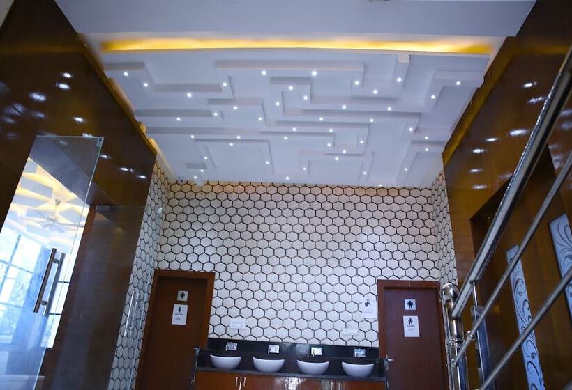 בית מלון כפרי Tirupati Palace