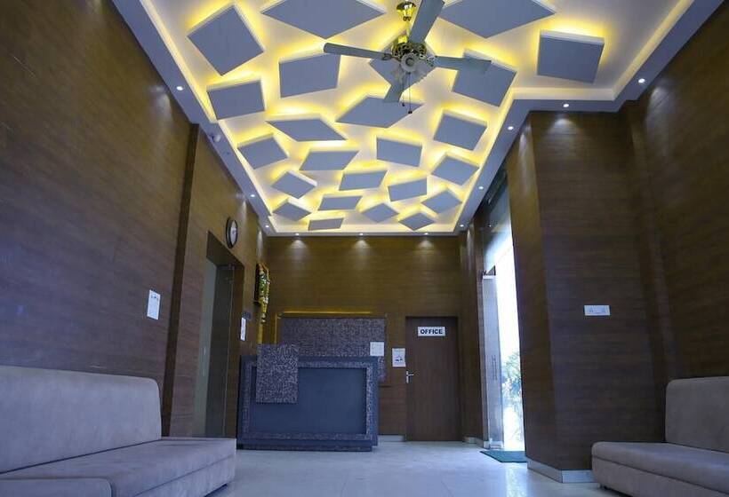 בית מלון כפרי Tirupati Palace