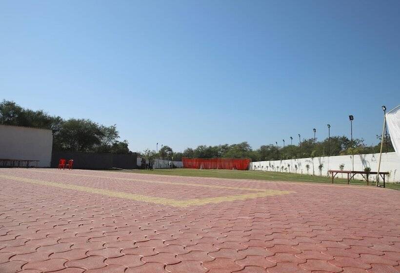 ホテル Tirupati Palace