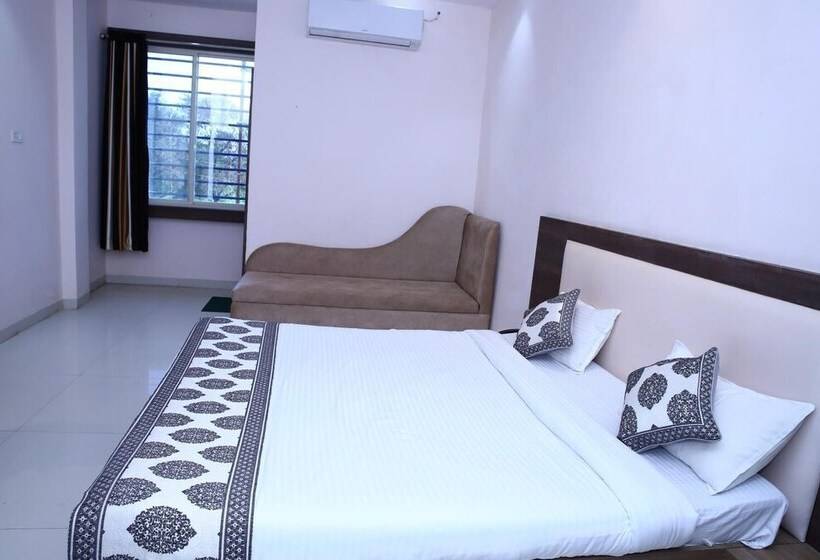 בית מלון כפרי Tirupati Palace