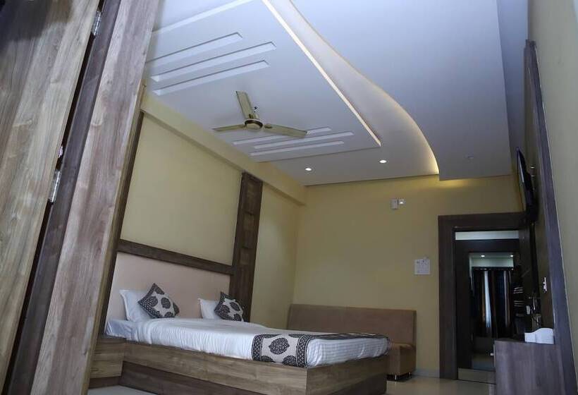 בית מלון כפרי Tirupati Palace