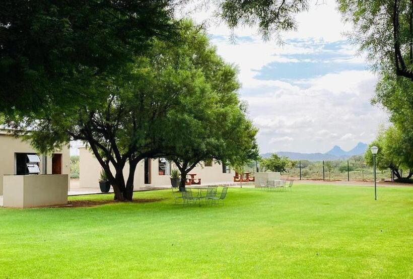 فندق Travalia Guest Farm