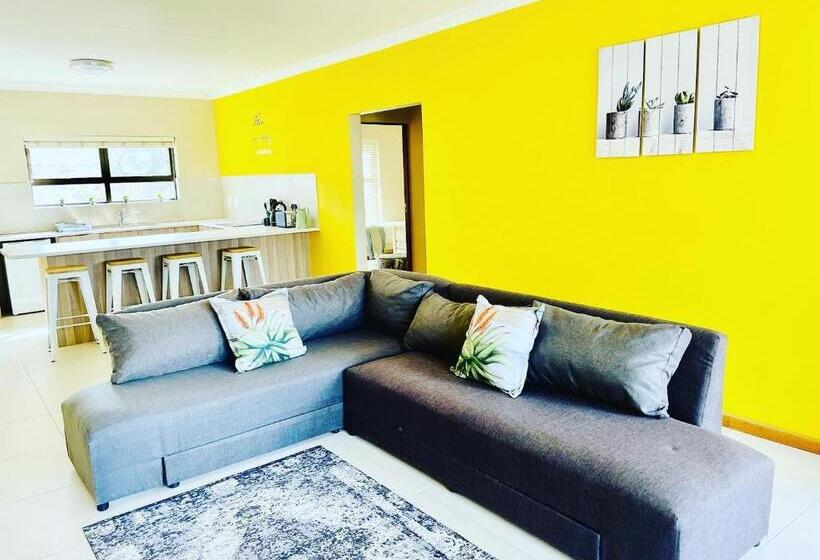 فندق Travalia Guest Farm