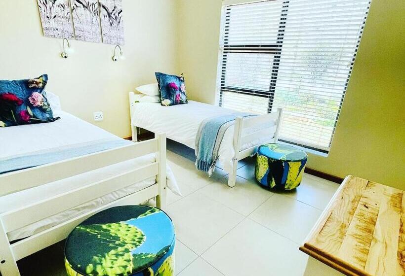 فندق Travalia Guest Farm