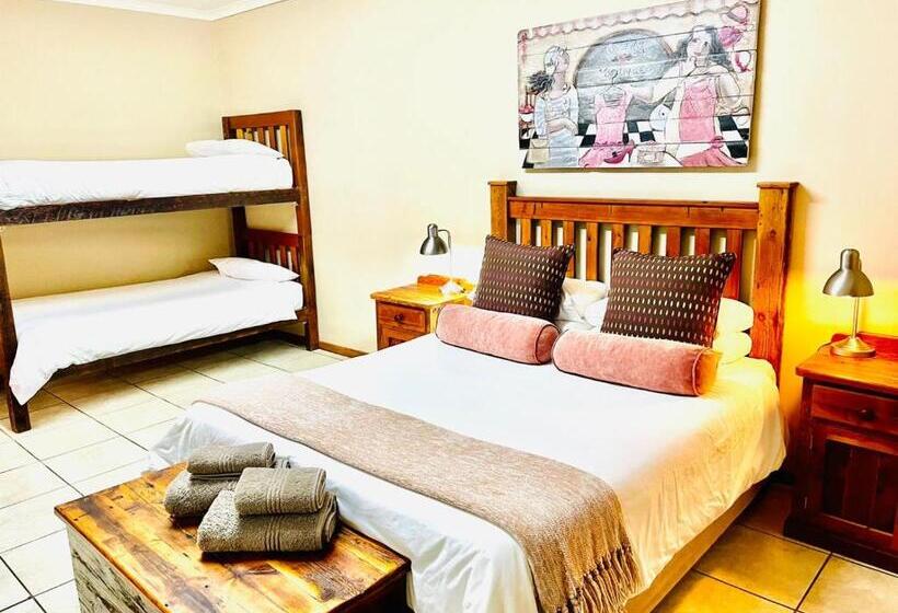 فندق Travalia Guest Farm