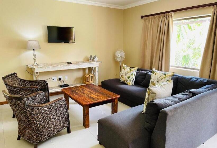 فندق Travalia Guest Farm