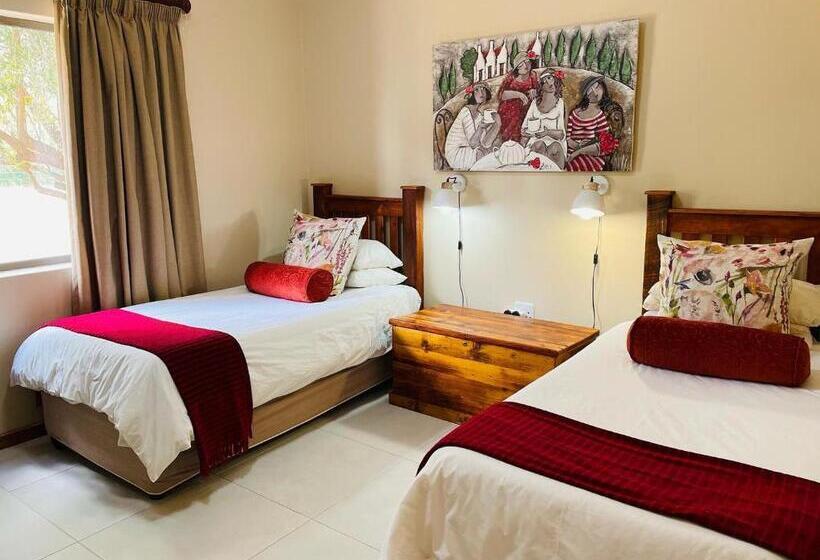 فندق Travalia Guest Farm