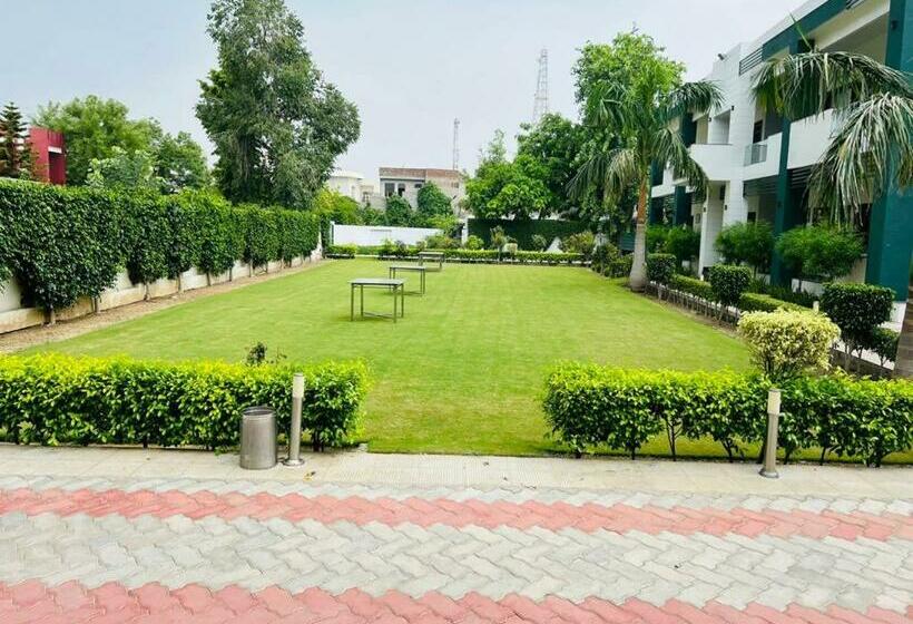 호텔 Whistling Greens