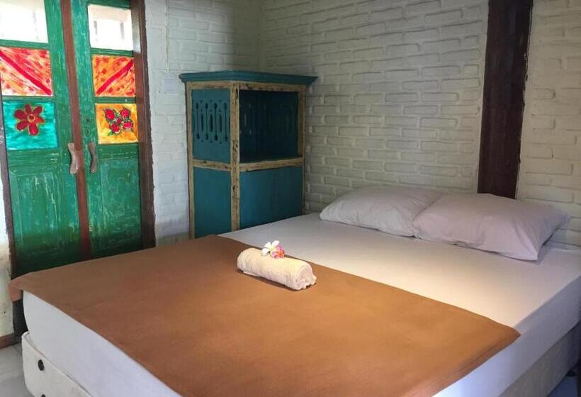 펜션 Medewi Secret Surfcamp