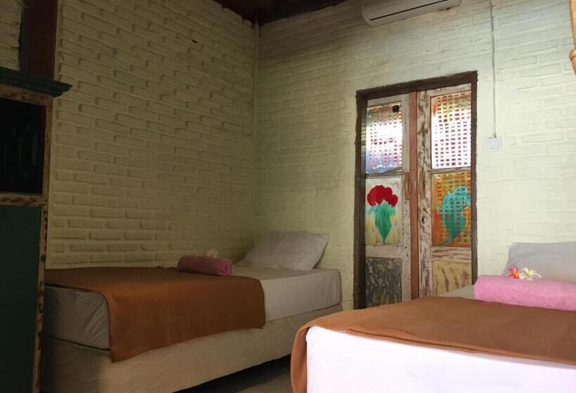 פנסיון Medewi Secret Surfcamp