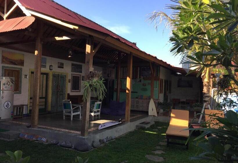 פנסיון Medewi Secret Surfcamp