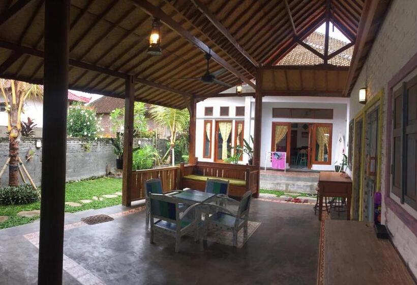 פנסיון Medewi Secret Surfcamp