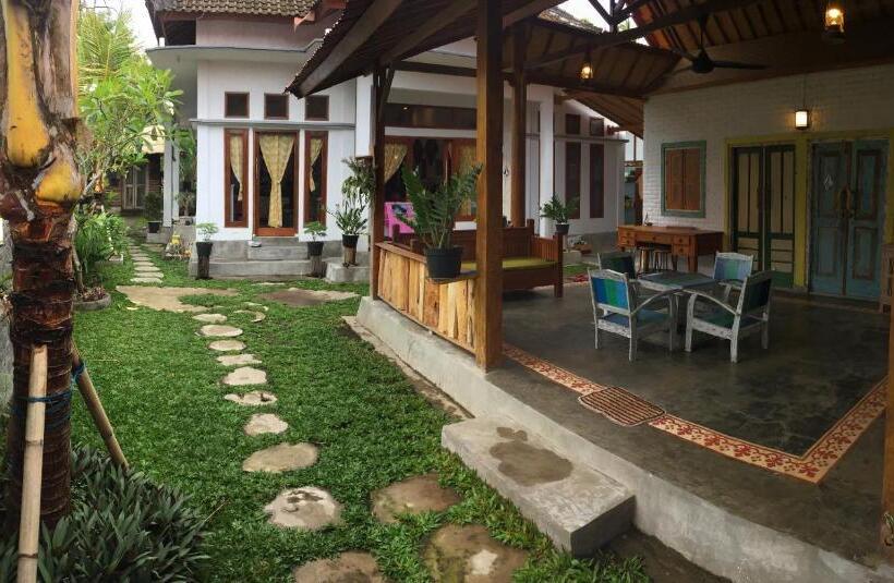 פנסיון Medewi Secret Surfcamp