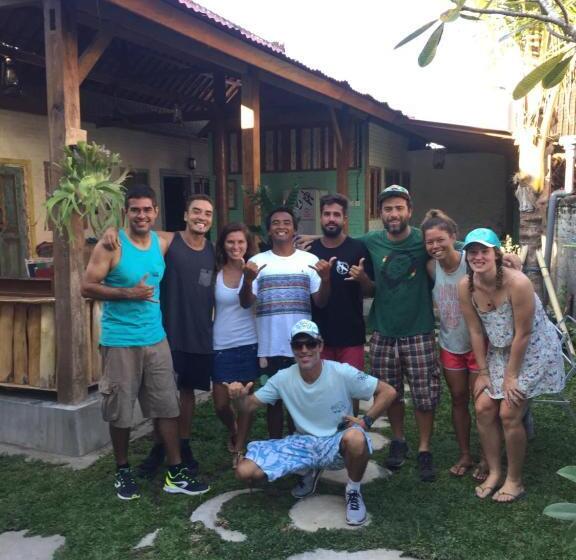 펜션 Medewi Secret Surfcamp