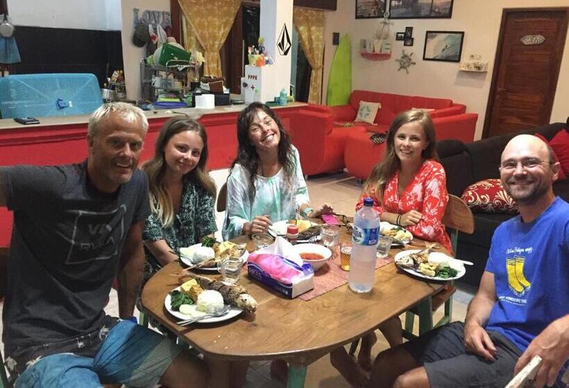 פנסיון Medewi Secret Surfcamp