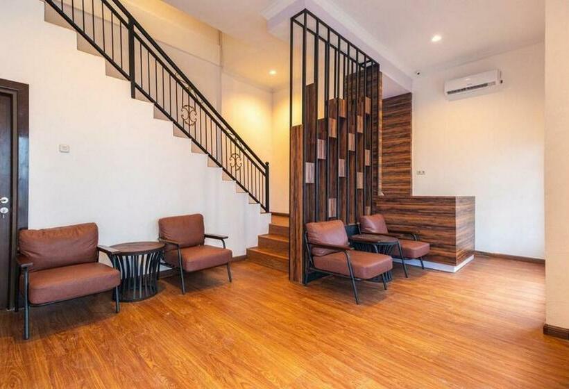 פנסיון Reddoorz @ Binjai