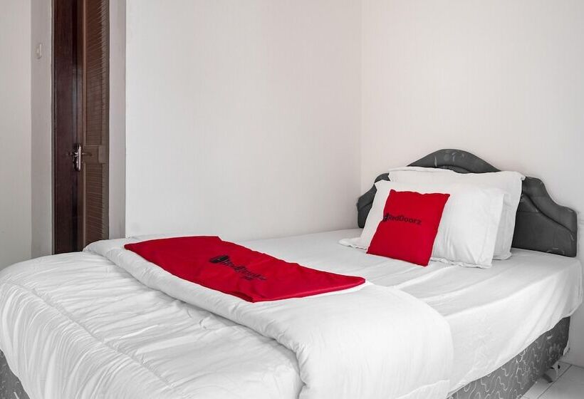 بنسيون Reddoorz Plus @ Gunungsari Surabaya