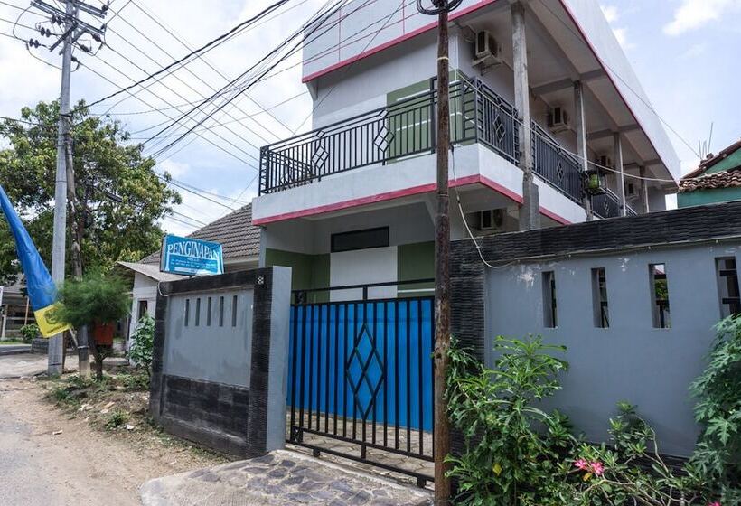 Pansiyon Reddoorz At Penginapan Hello Pacitan