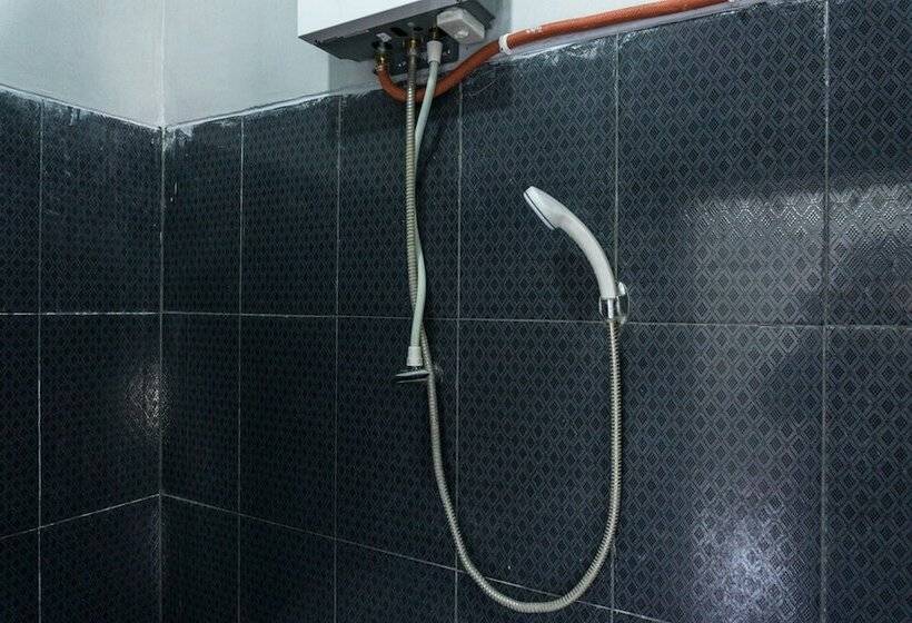 Pansiyon Reddoorz At Penginapan Hello Pacitan