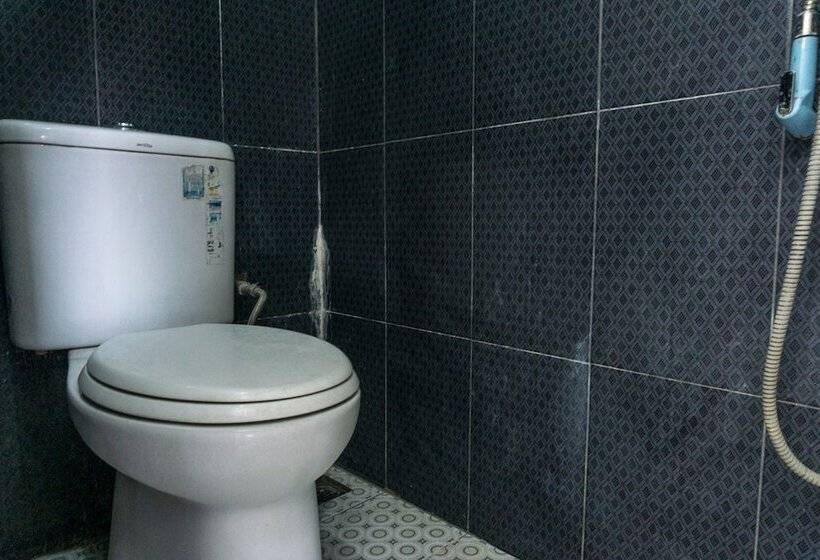 Pansiyon Reddoorz At Penginapan Hello Pacitan