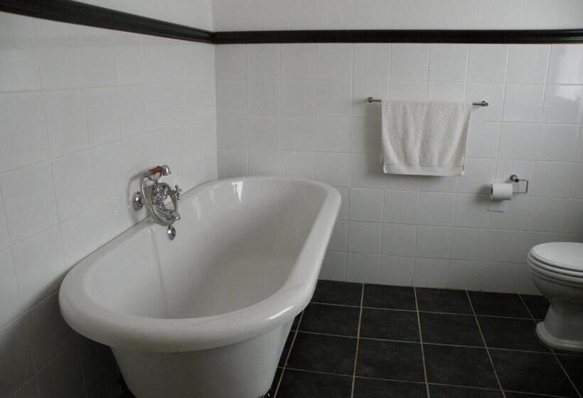 פנסיון The Historic Pig And Whistle Inn