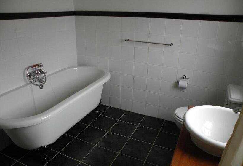 פנסיון The Historic Pig And Whistle Inn