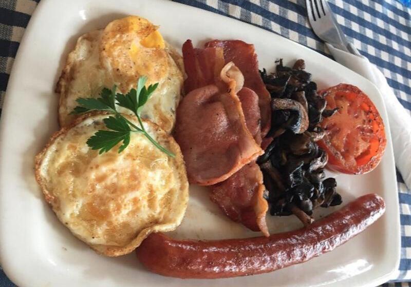 פנסיון The Historic Pig And Whistle Inn