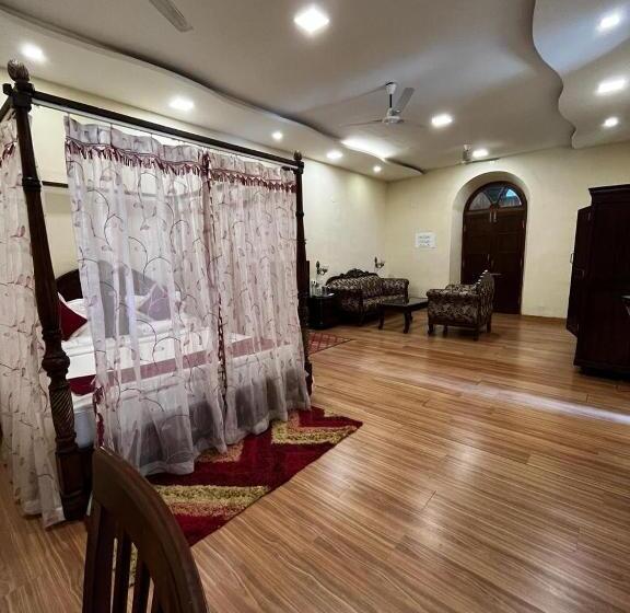 אתר נופש Kstdc Hotel Mayura Pine Top Nandi Hills