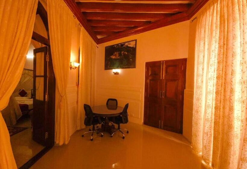 אתר נופש Kstdc Hotel Mayura Pine Top Nandi Hills