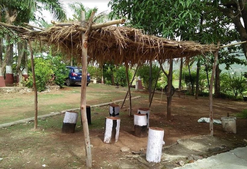 אתר נופש Sadabahar Moments   Hostel