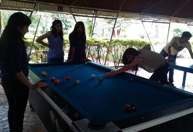 אתר נופש Sadabahar Moments   Hostel