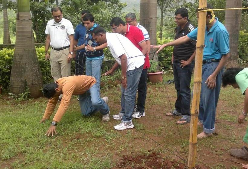 אתר נופש Sadabahar Moments   Hostel