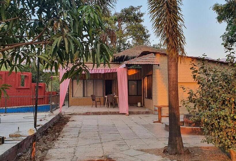 אתר נופש Sadabahar Moments   Hostel