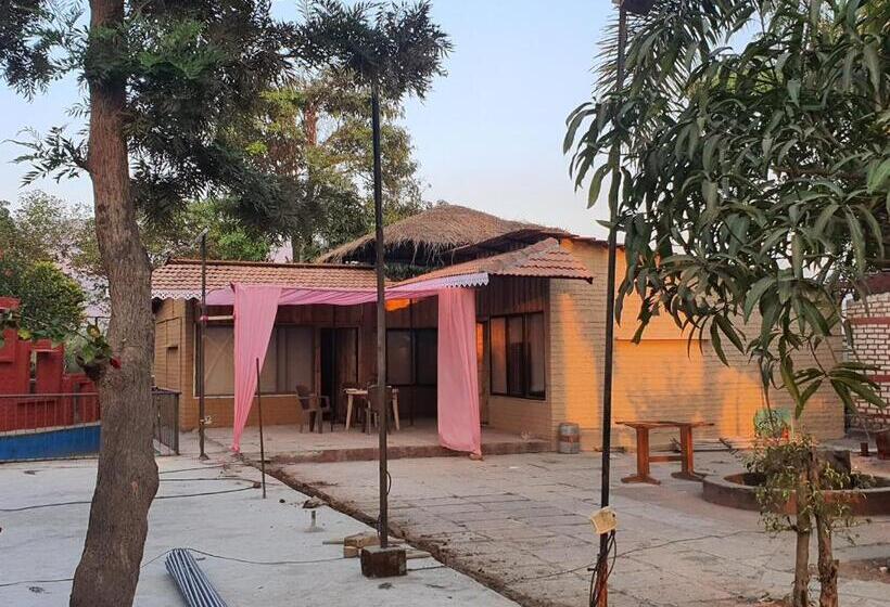 אתר נופש Sadabahar Moments   Hostel