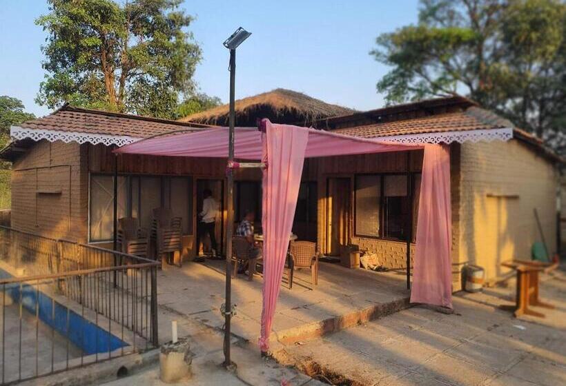 אתר נופש Sadabahar Moments   Hostel