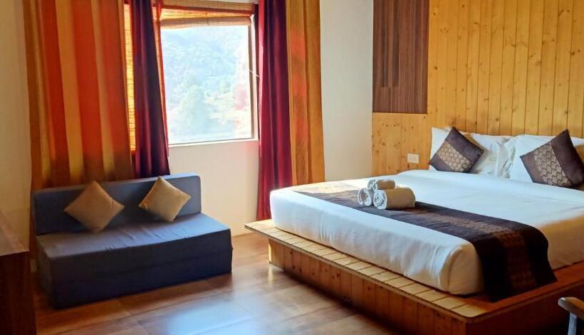 Skywood Resort Shoghi