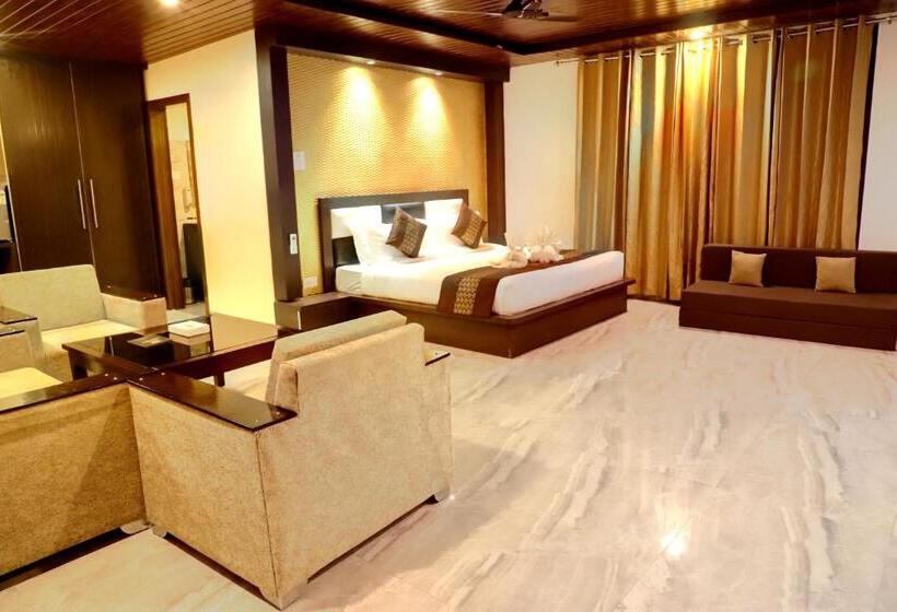 Skywood Resort Shoghi