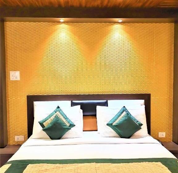 Skywood Resort Shoghi